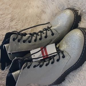 Women boots sz 7